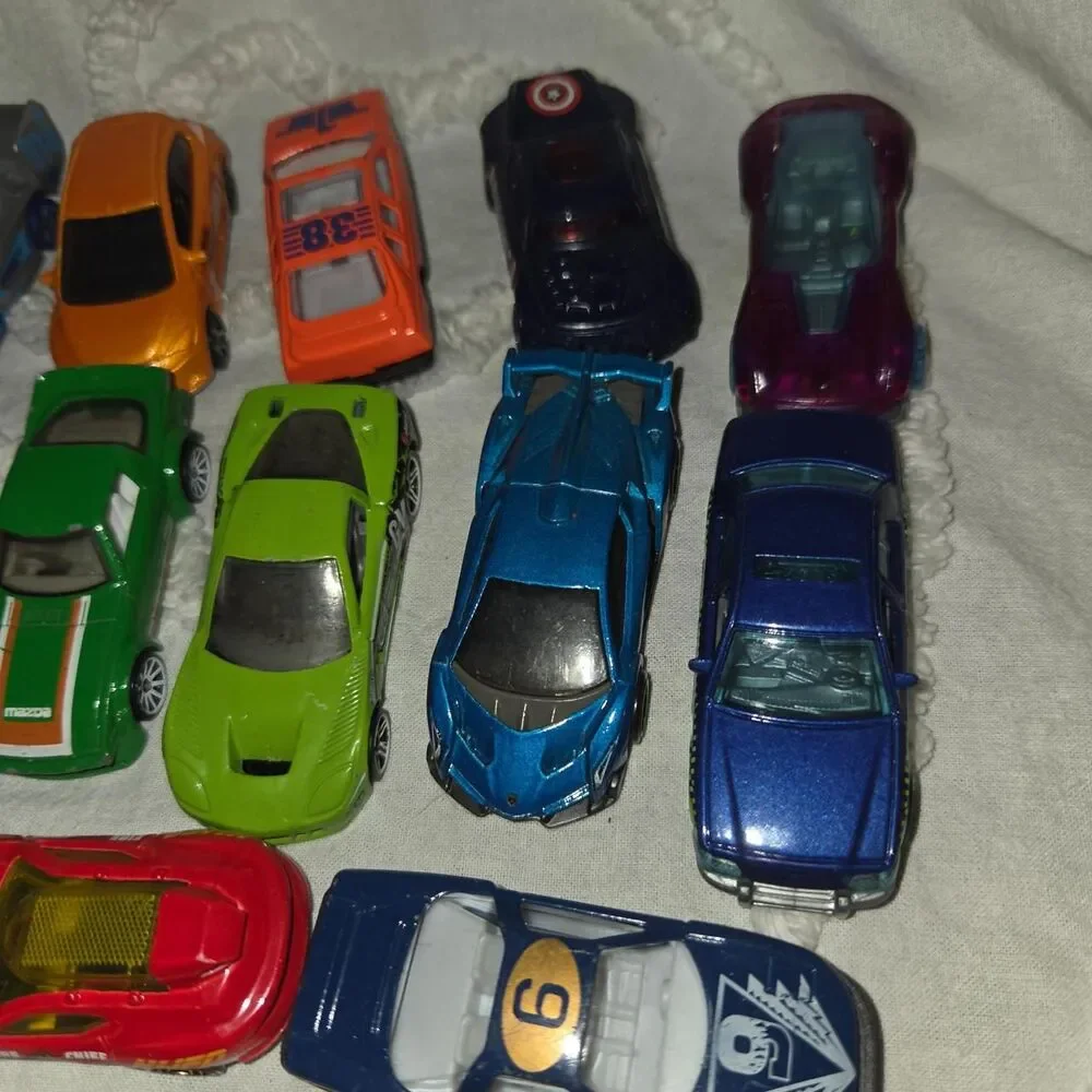 Vintage & Modern Diecast Car Lot Lot of 14 Hot Wheels Matchbox collectors